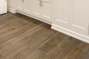 Victoria on Plain sawn White Oak