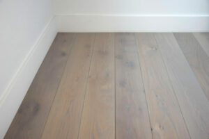 Greydon on Plain sawn White Oak